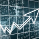 内容团队负责人林知行的职业形象照，穿着正式衬衫神情专注